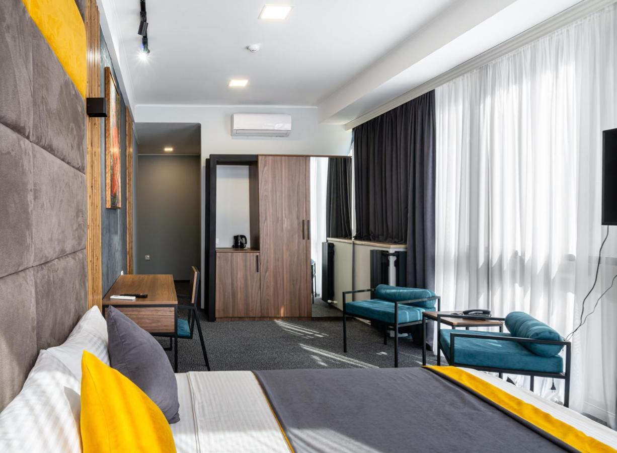 Bg Palace Hotel Тбилиси Екстериор снимка