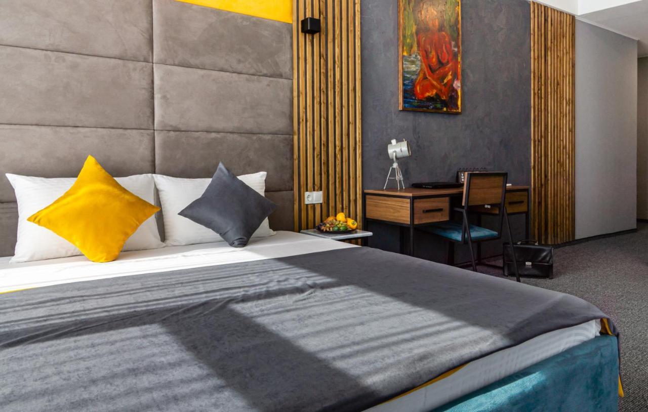 Bg Palace Hotel Тбилиси Екстериор снимка