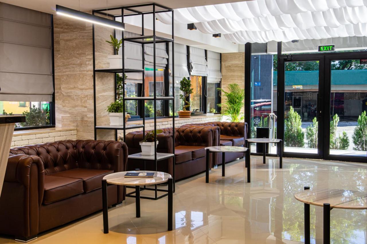 Bg Palace Hotel Тбилиси Екстериор снимка